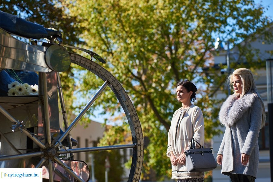 Koszorúzás Krúdy Gyula szobránál 2021