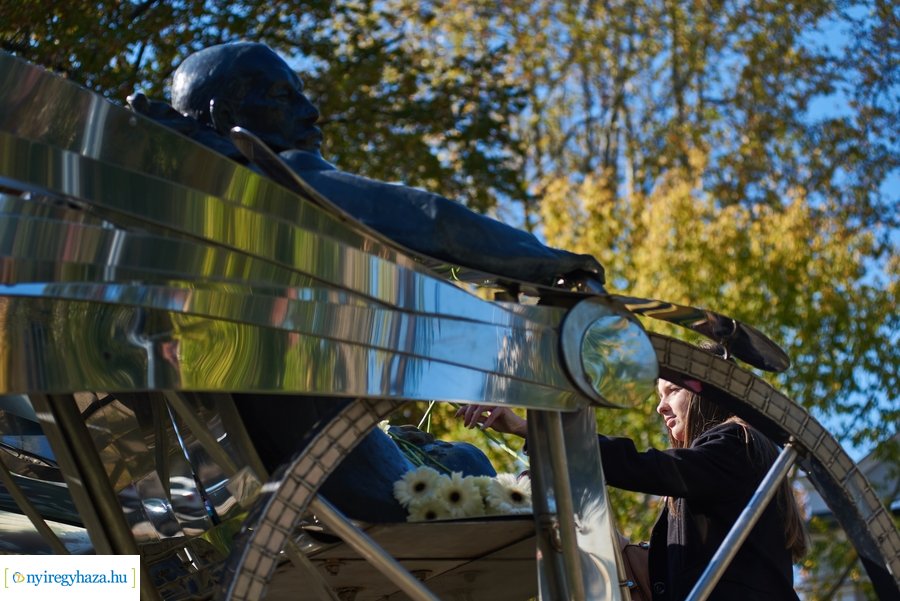 Koszorúzás Krúdy Gyula szobránál 2021