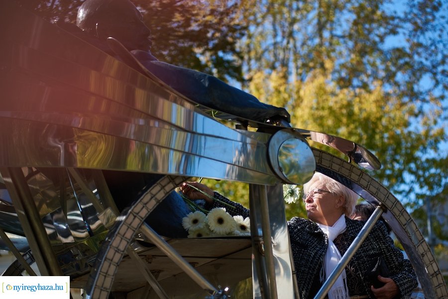 Koszorúzás Krúdy Gyula szobránál 2021