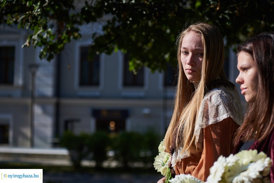 Koszorúzás Krúdy Gyula szobránál 2021