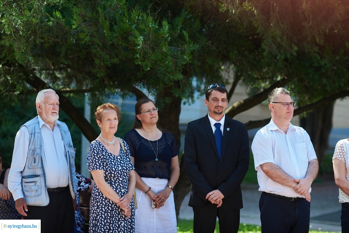 Koszorúzás Móricz Zsigmond szobránál 2020