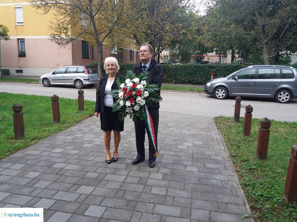 Koszorúzás Nyíregyházán az aradi vértanúk emléknapján