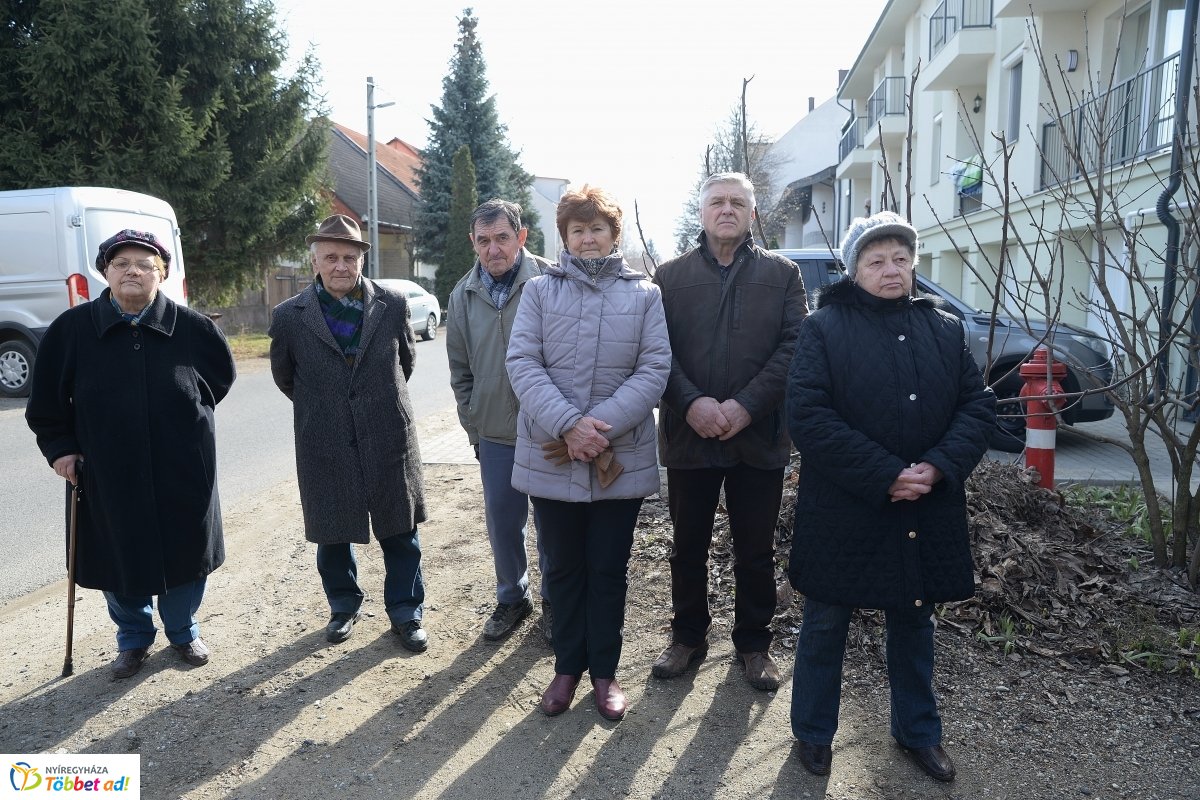 Koszorúzás Toma András emléktáblájánál