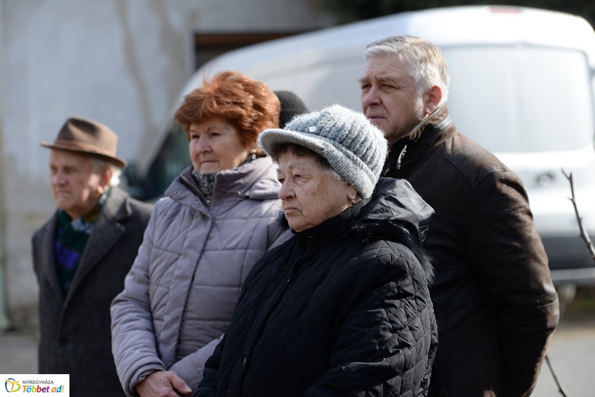 Koszorúzás Toma András emléktáblájánál