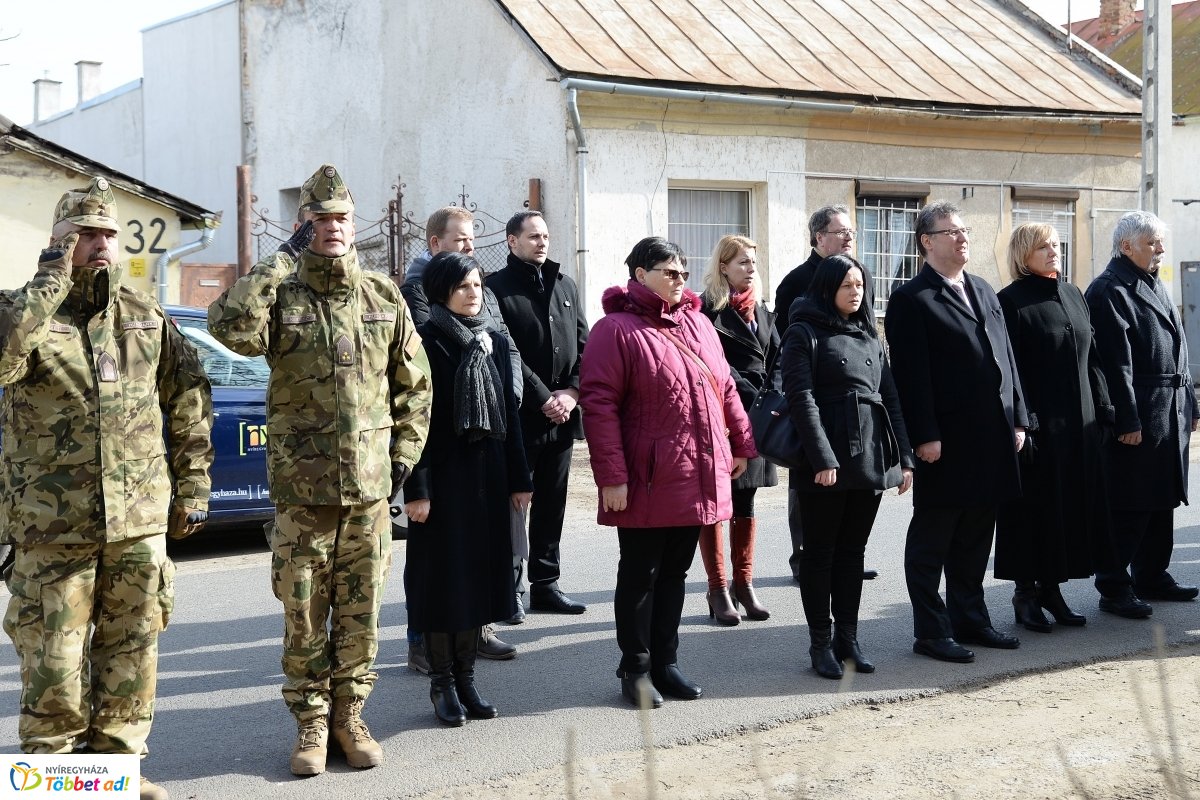 Koszorúzás Toma András emléktáblájánál