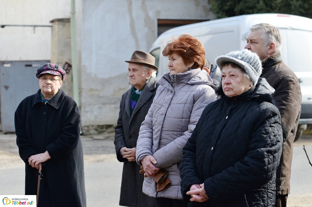 Koszorúzás Toma András emléktáblájánál