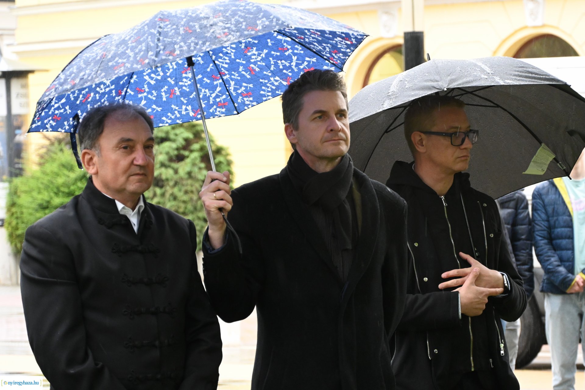 Koszorúzás Váci Mihály szobránál