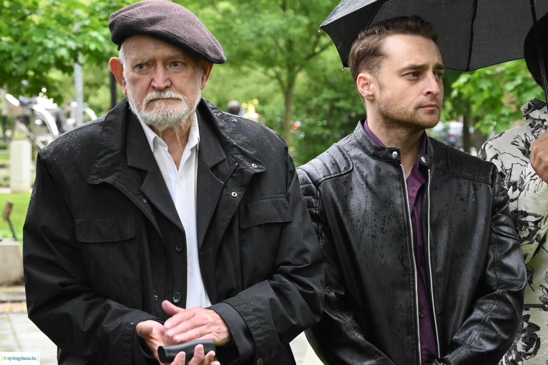 Koszorúzás Váci Mihály szobránál