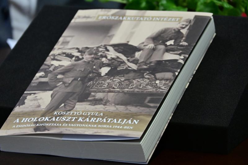 Kosztyó Gyula könyvbemutatója a Levéltárban