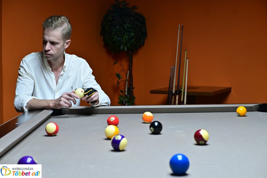 Kővári Bence felkészülése a poolbiliárd művészi világbajnokságra 2026