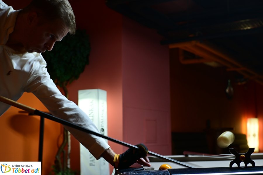 Kővári Bence felkészülése a poolbiliárd művészi világbajnokságra 2026