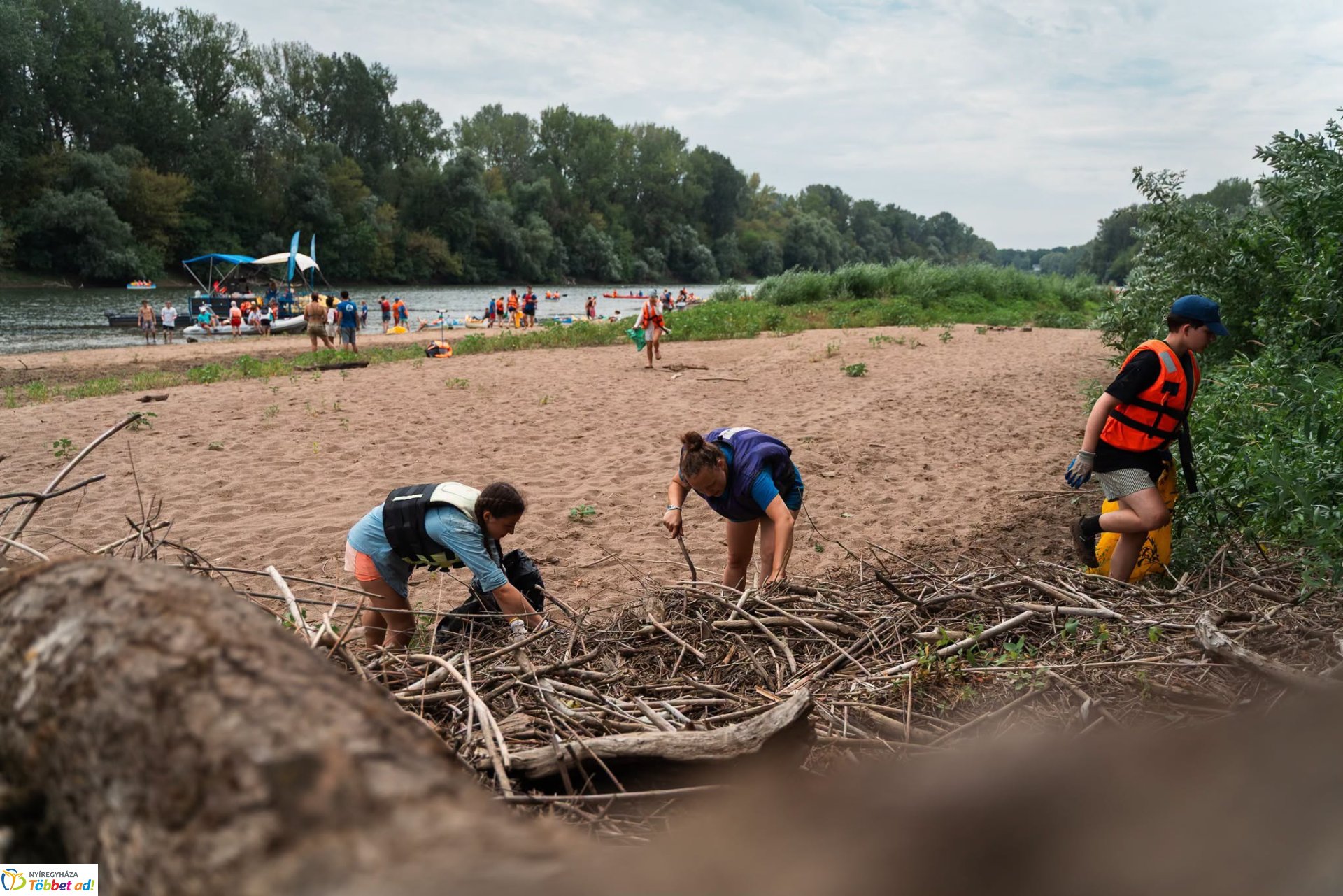 Közel három tonna hulladékot gyűjtöttek össze az ifjú petkalózok a Felső-Tiszán