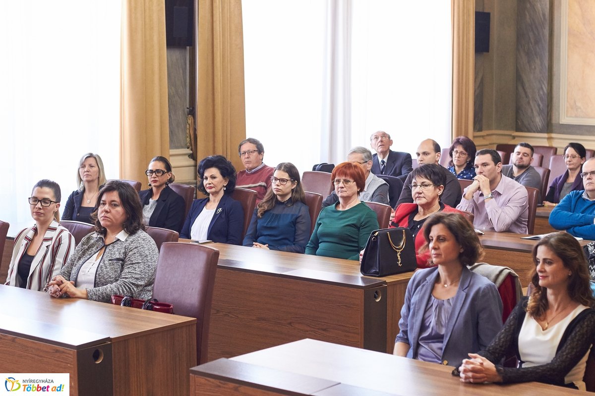 Közgazdasági előadás a Városházán