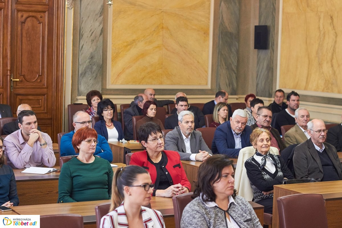 Közgazdasági előadás a Városházán