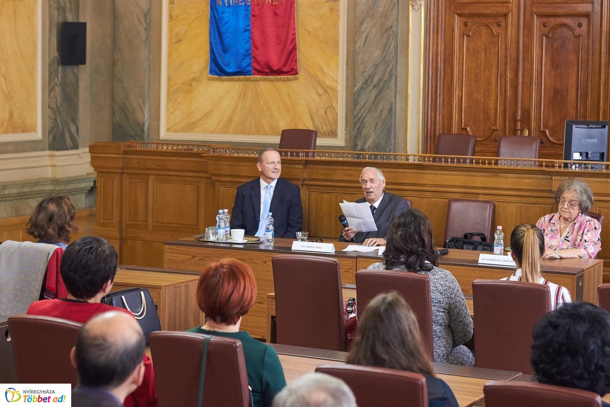 Közgazdasági előadás a Városházán