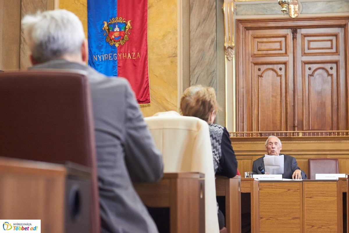 Közgazdasági előadás a Városházán