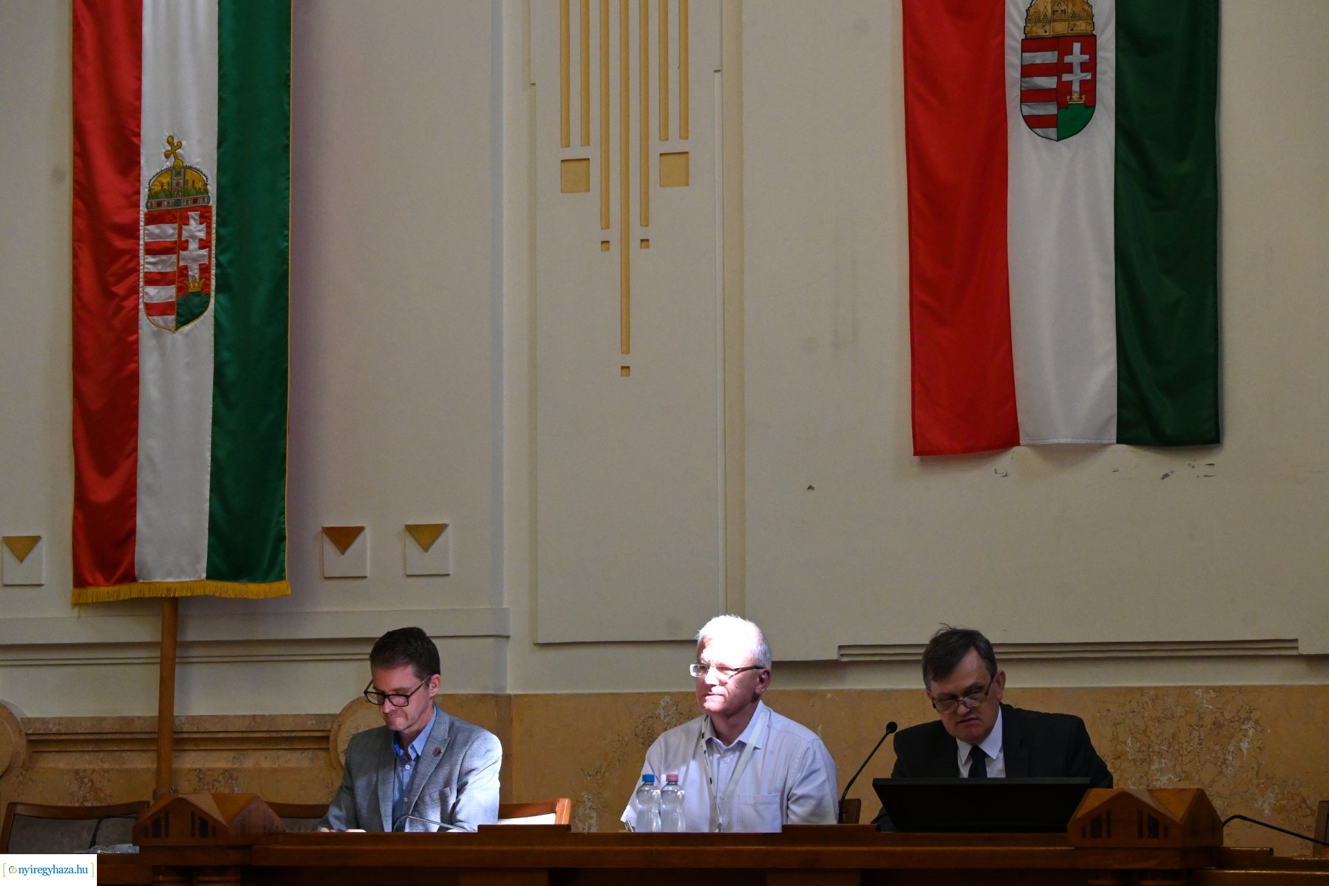 Közgyűlés a Vármegyeházán