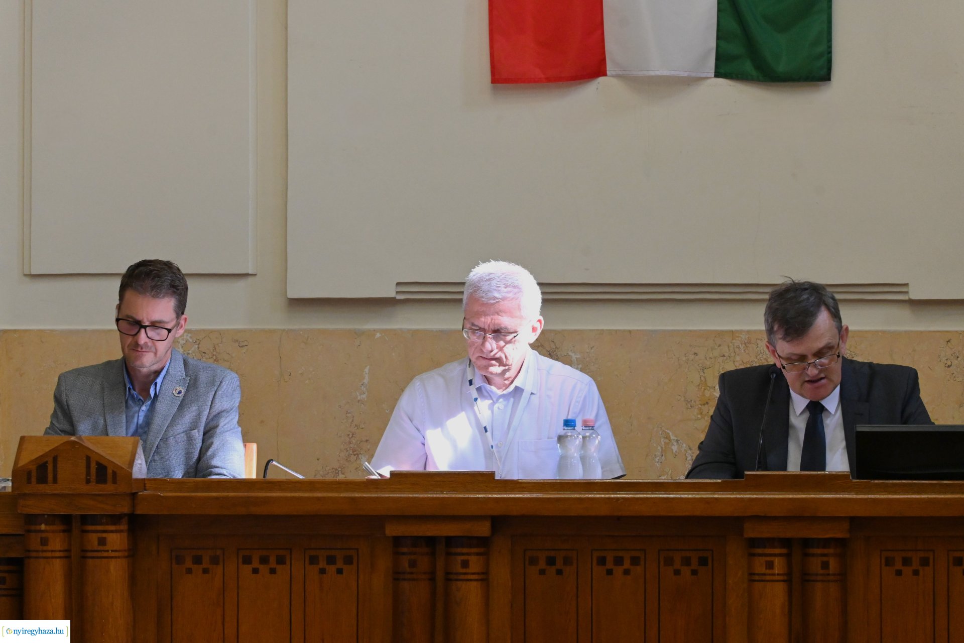 Közgyűlés a Vármegyeházán