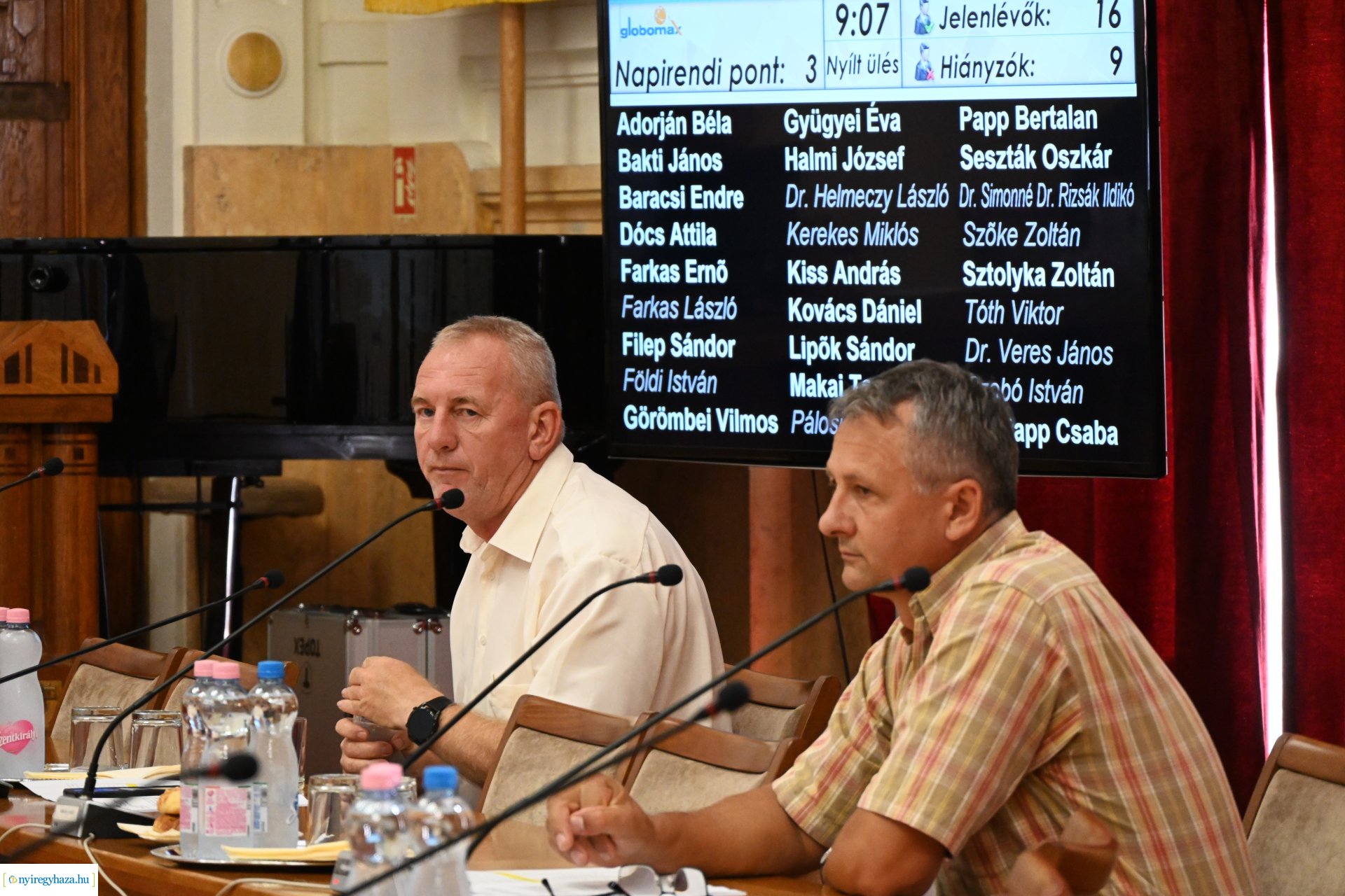 Közgyűlés a Vármegyeházán