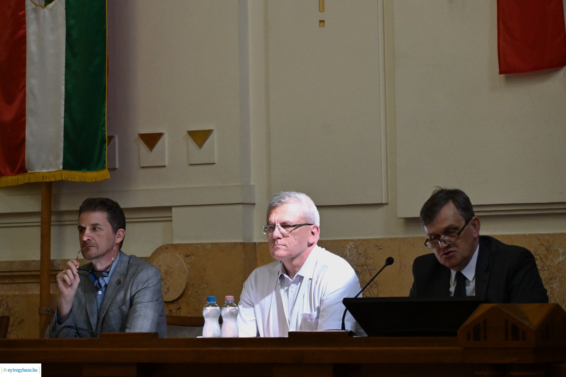 Közgyűlés a Vármegyeházán