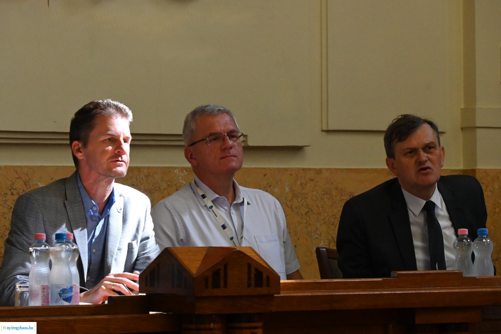 Közgyűlés a Vármegyeházán