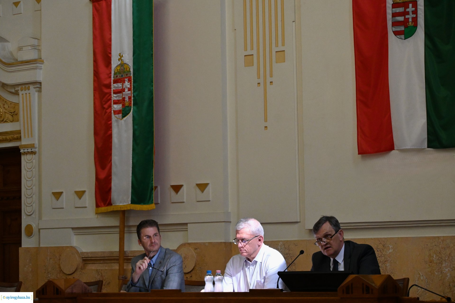 Közgyűlés a Vármegyeházán