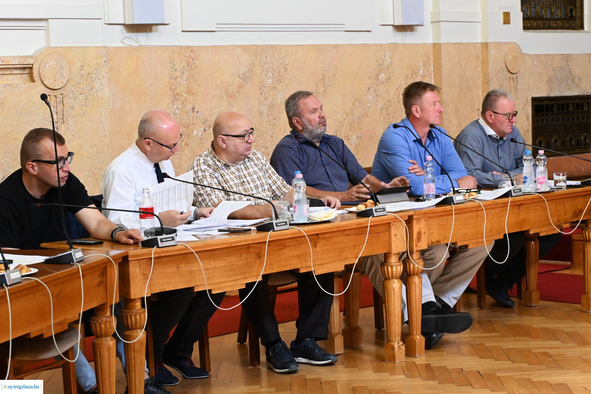 Közgyűlés a Vármegyeházán