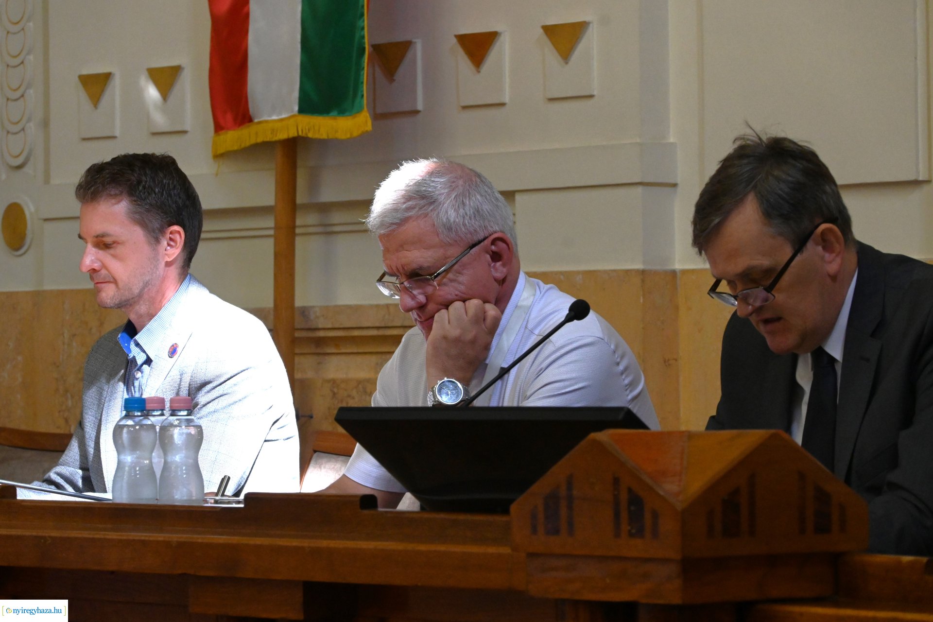 Közgyűlés a Vármegyeházán