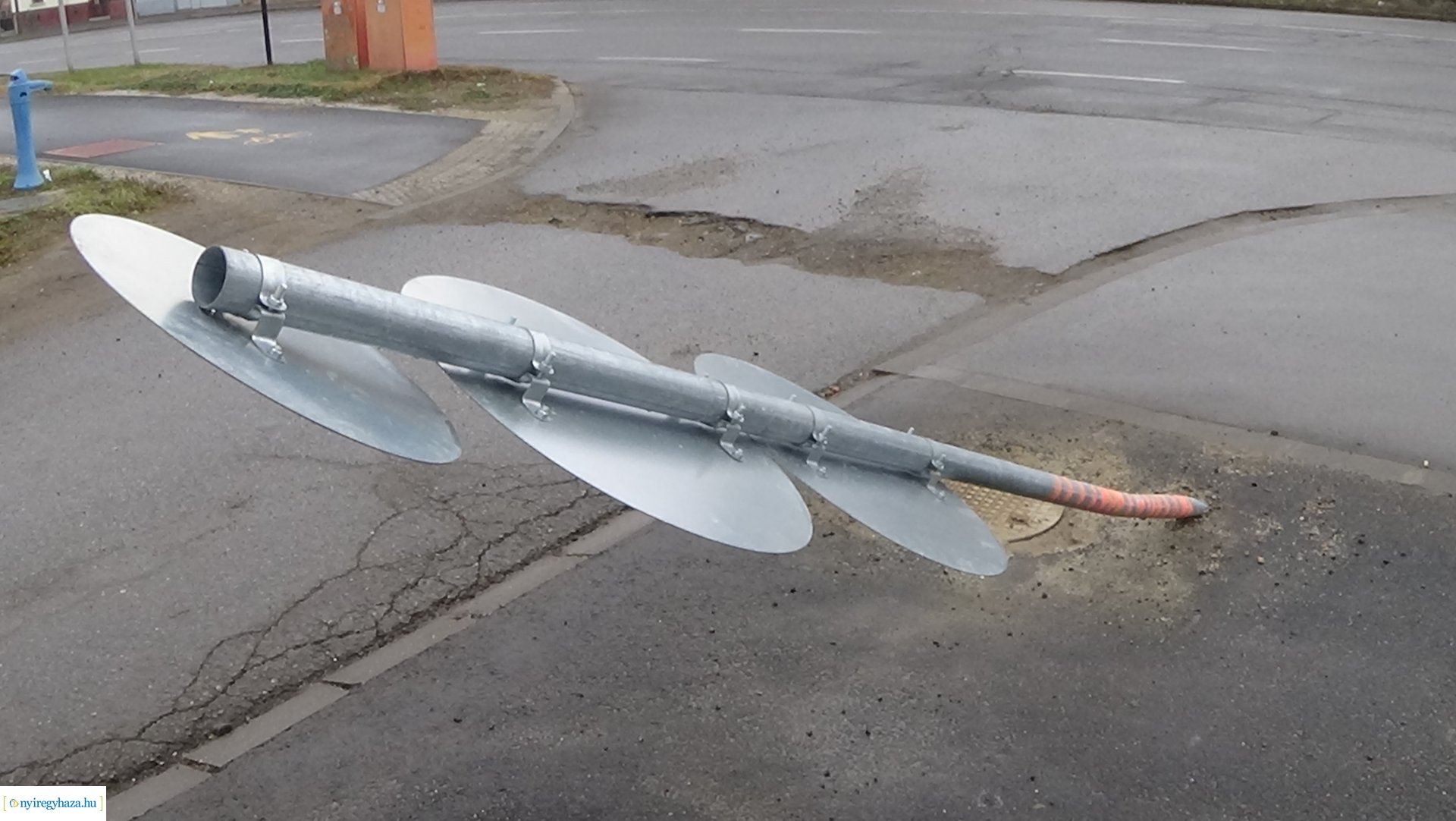 Közlekedési táblát törtek ki