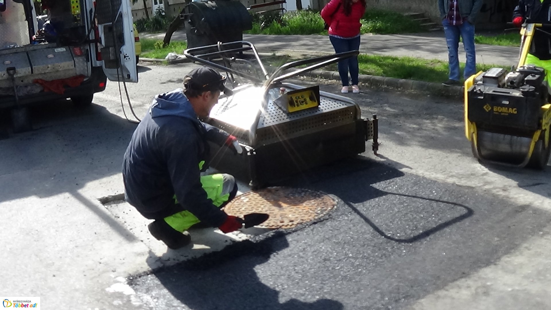 Közműfedeleket helyeztek szintbe a Ferenc körúton