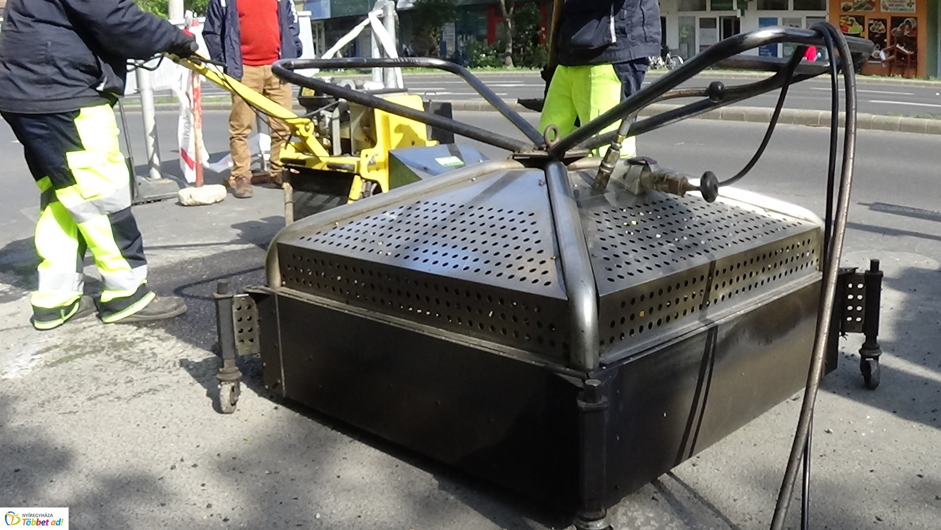 Közműfedeleket helyeztek szintbe a Ferenc körúton