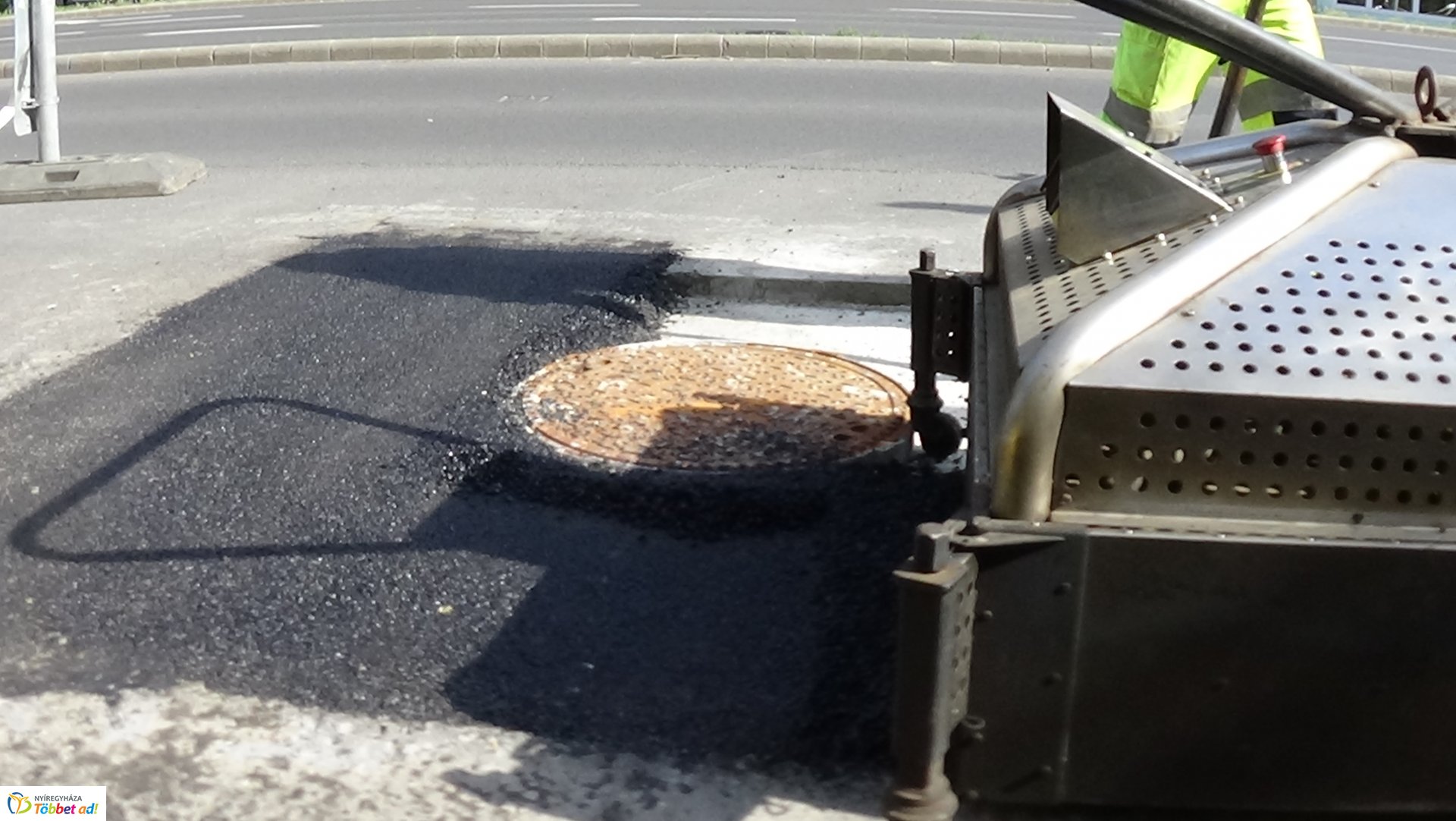 Közműfedeleket helyeztek szintbe a Ferenc körúton