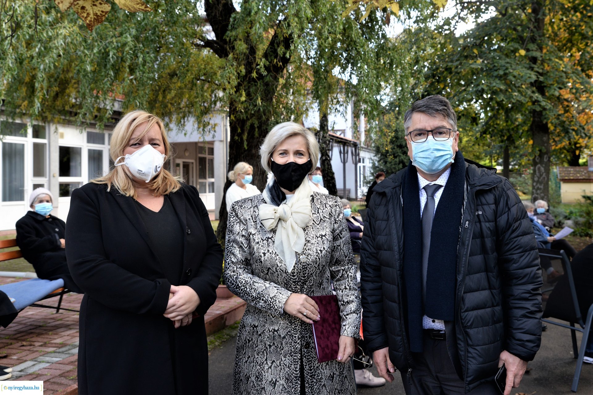 Közös gyertyagyújtás a Szociális Gondozási Központ  Pacsirta utcai intézményében