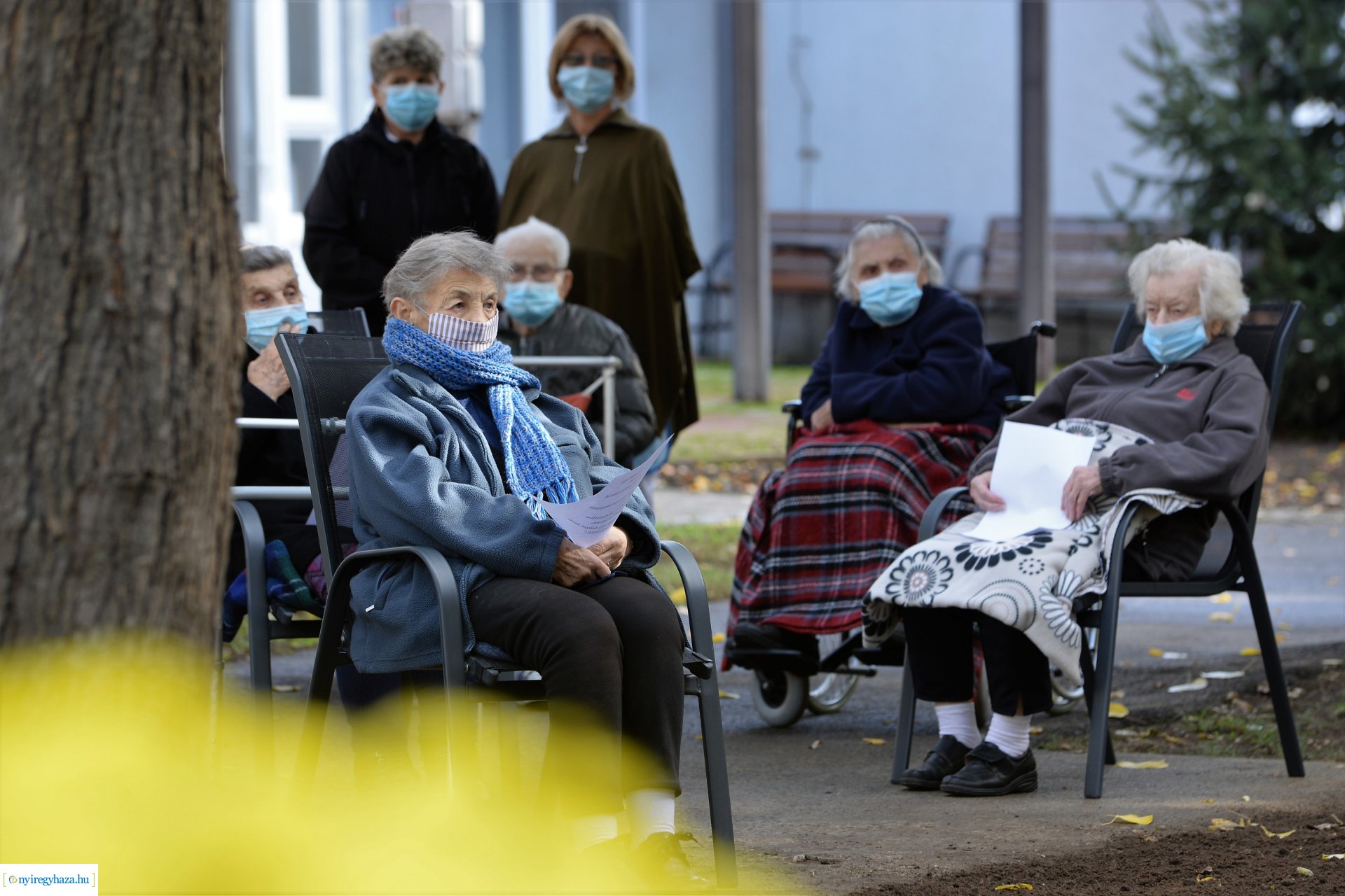 Közös gyertyagyújtás a Szociális Gondozási Központ  Pacsirta utcai intézményében