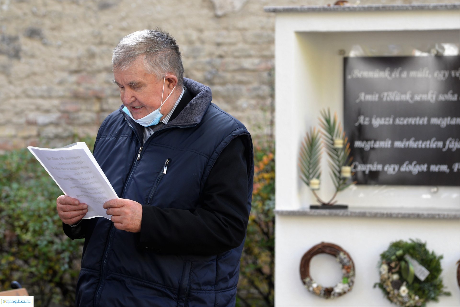 Közös gyertyagyújtás a Szociális Gondozási Központ  Pacsirta utcai intézményében