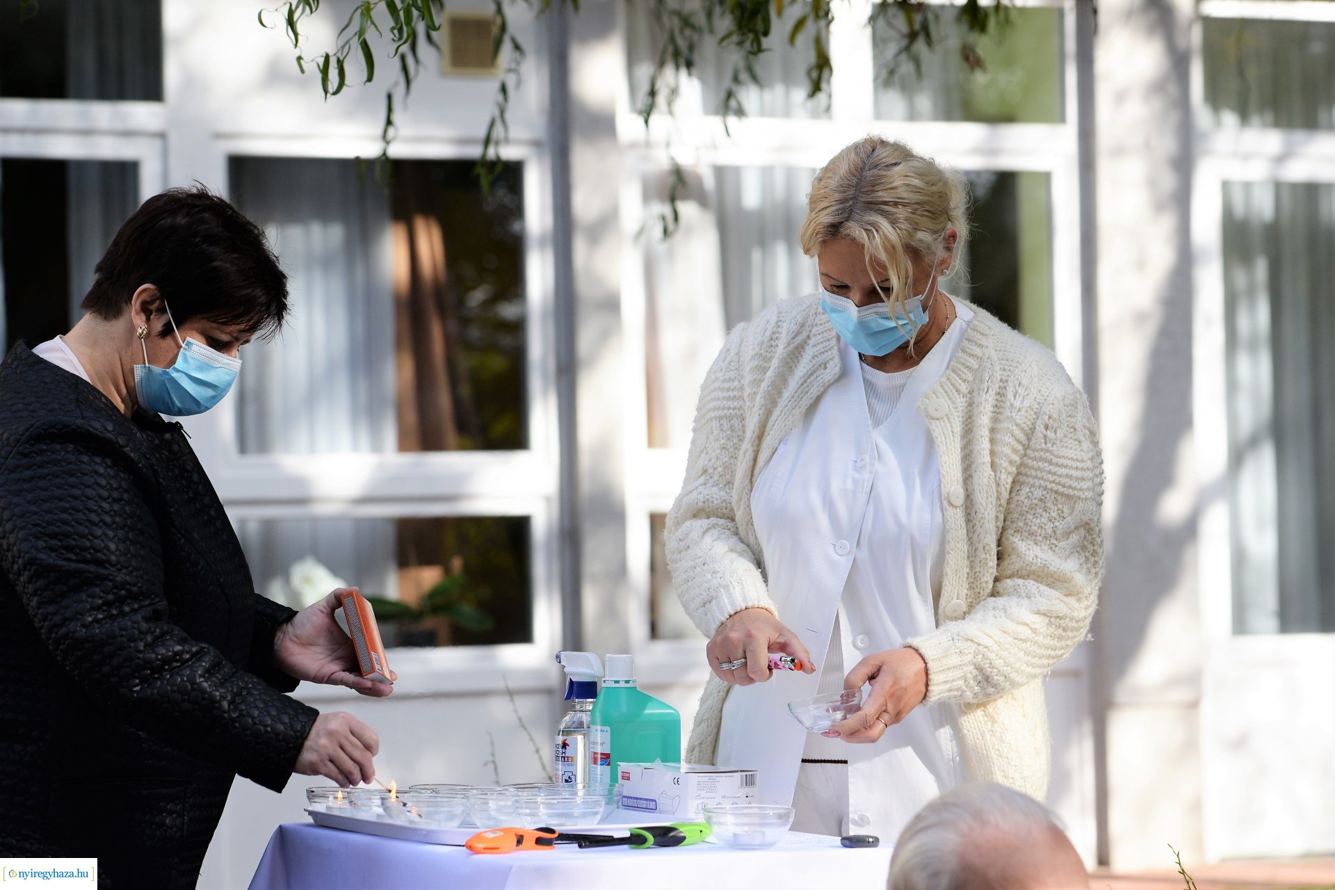 Közös gyertyagyújtás a Szociális Gondozási Központ  Pacsirta utcai intézményében