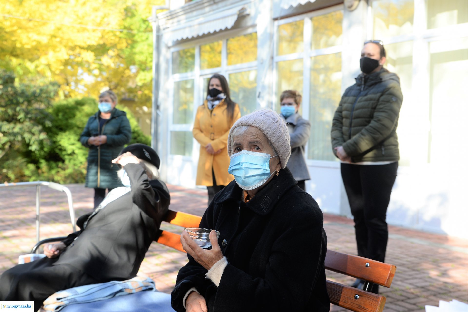 Közös gyertyagyújtás a Szociális Gondozási Központ  Pacsirta utcai intézményében
