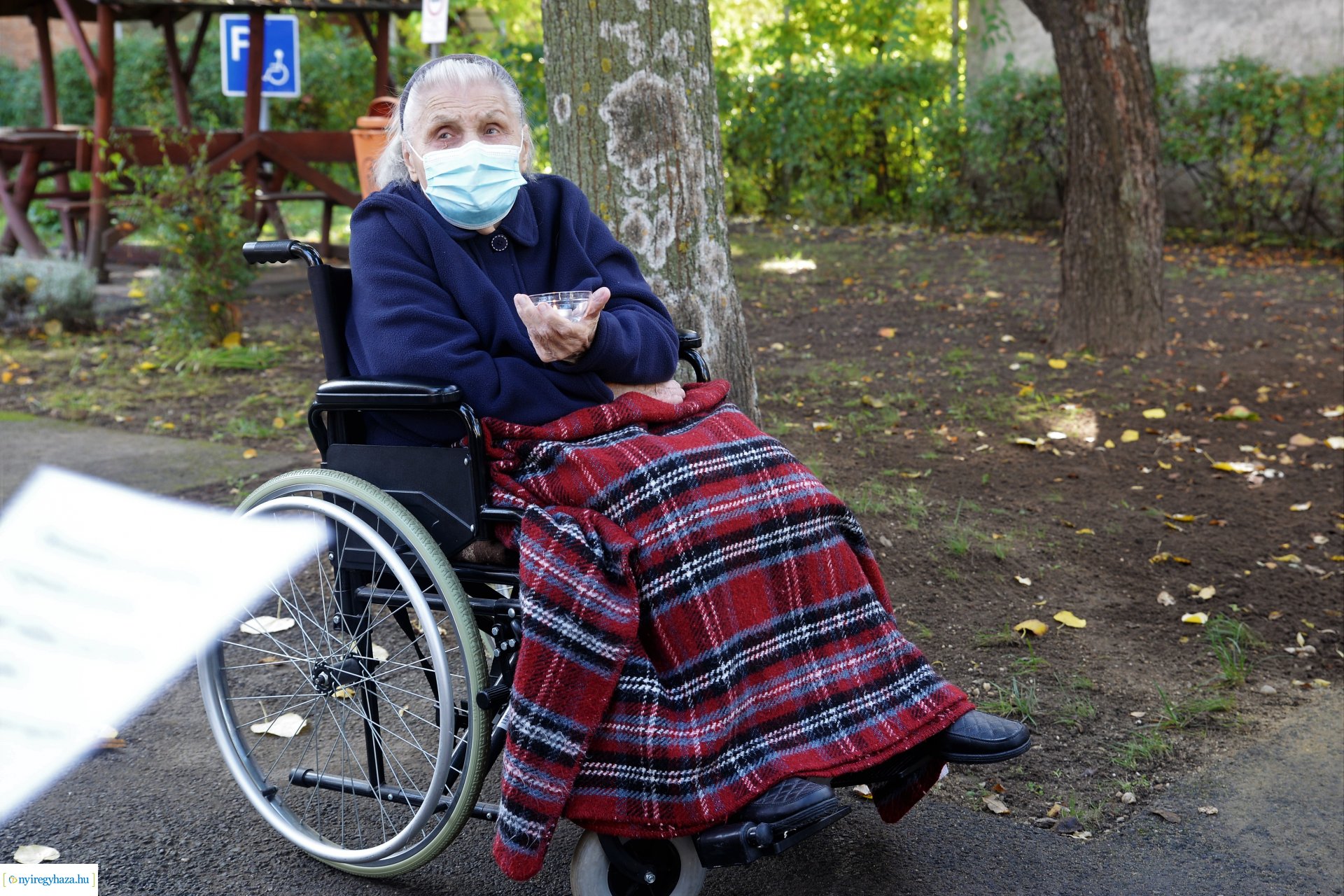 Közös gyertyagyújtás a Szociális Gondozási Központ  Pacsirta utcai intézményében