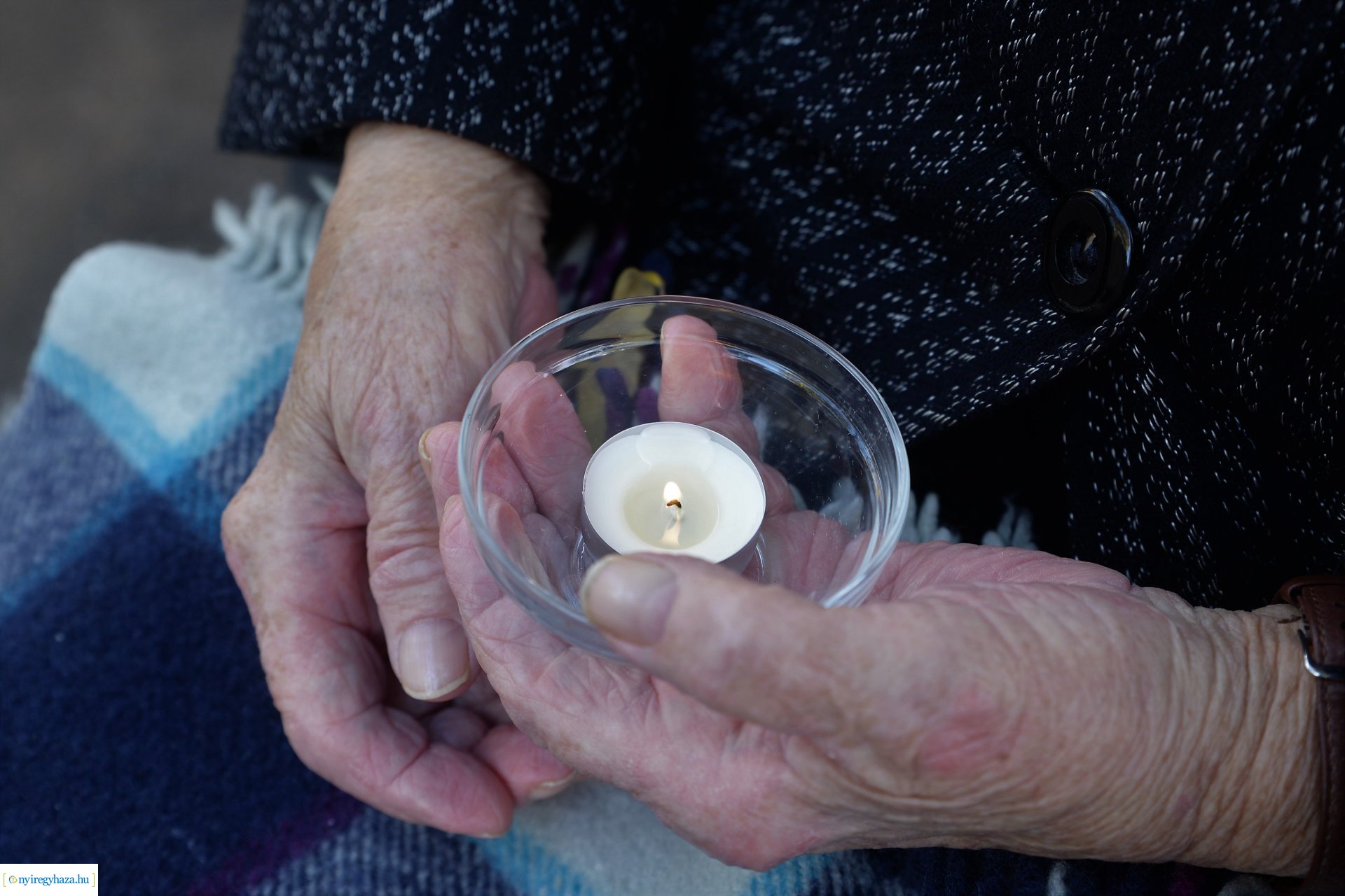 Közös gyertyagyújtás a Szociális Gondozási Központ  Pacsirta utcai intézményében