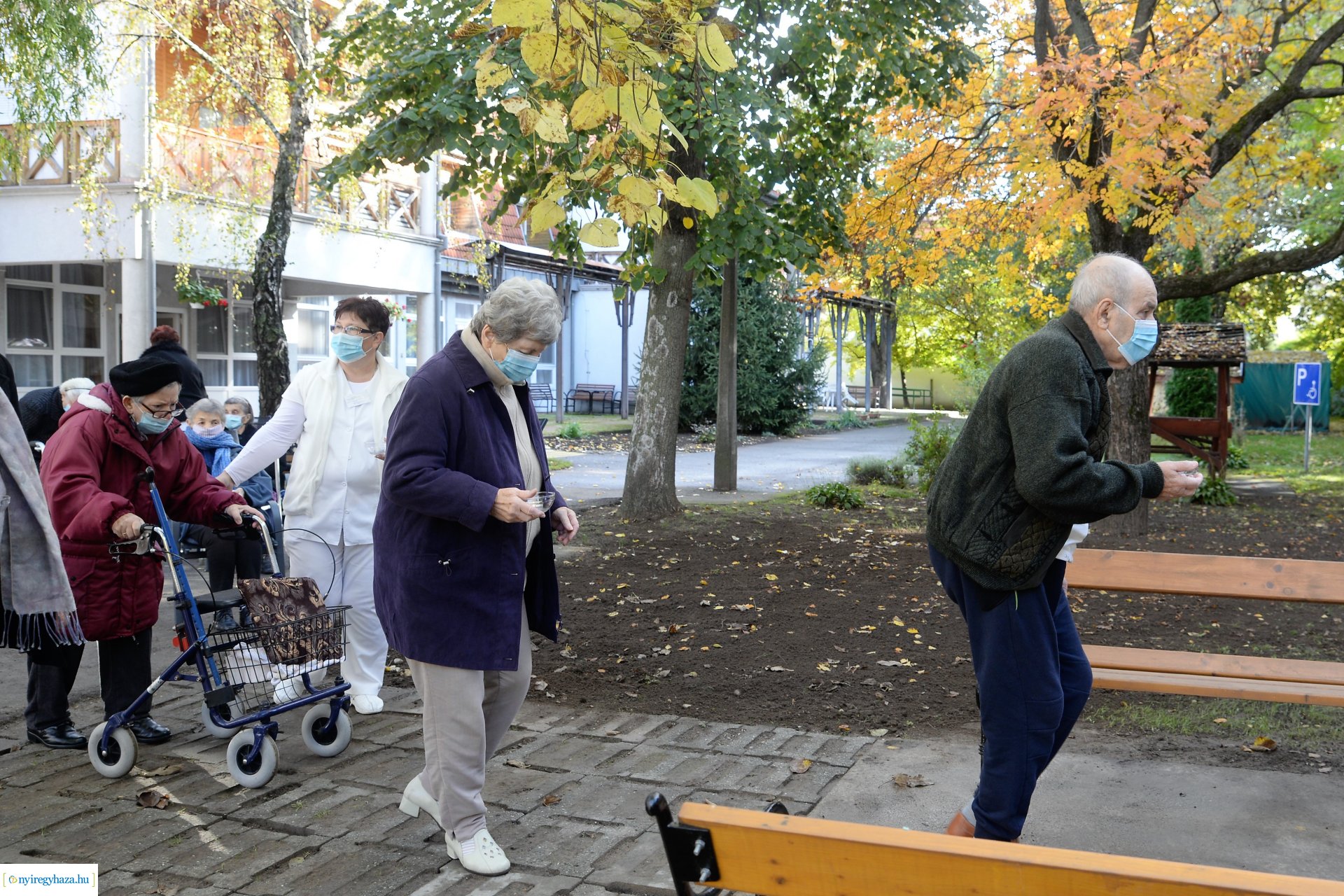 Közös gyertyagyújtás a Szociális Gondozási Központ  Pacsirta utcai intézményében