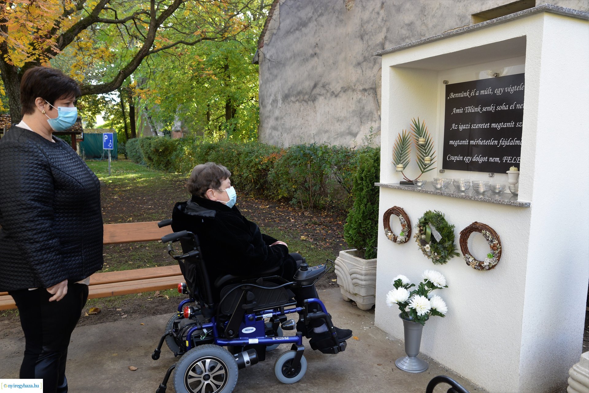 Közös gyertyagyújtás a Szociális Gondozási Központ  Pacsirta utcai intézményében