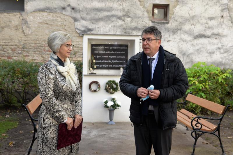 Közös gyertyagyújtás a Szociális Gondozási Központ  Pacsirta utcai intézményében