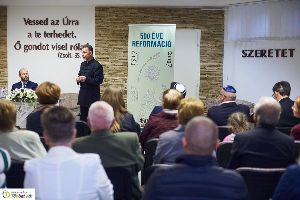 Közös gyökereink és a megváltás fénye - 2019