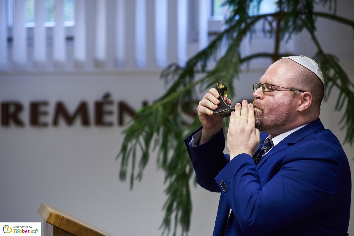 Közös gyökereink és a megváltás fénye - 2019