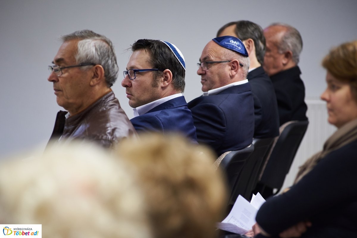 Közös gyökereink és a megváltás fénye - 2019