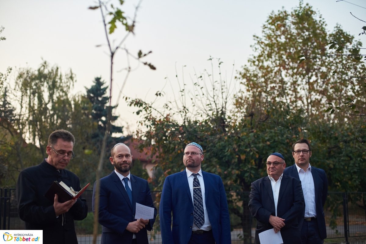 Közös gyökereink és a megváltás fénye - 2019