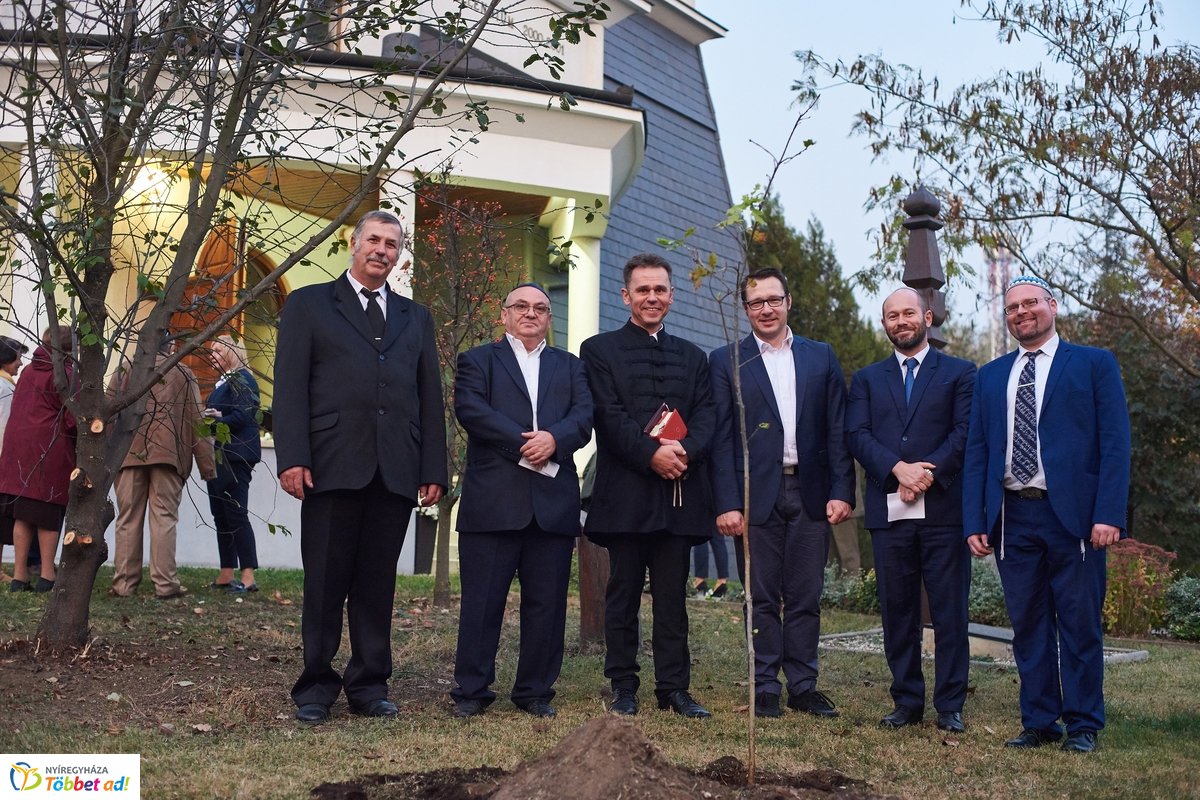 Közös gyökereink és a megváltás fénye - 2019