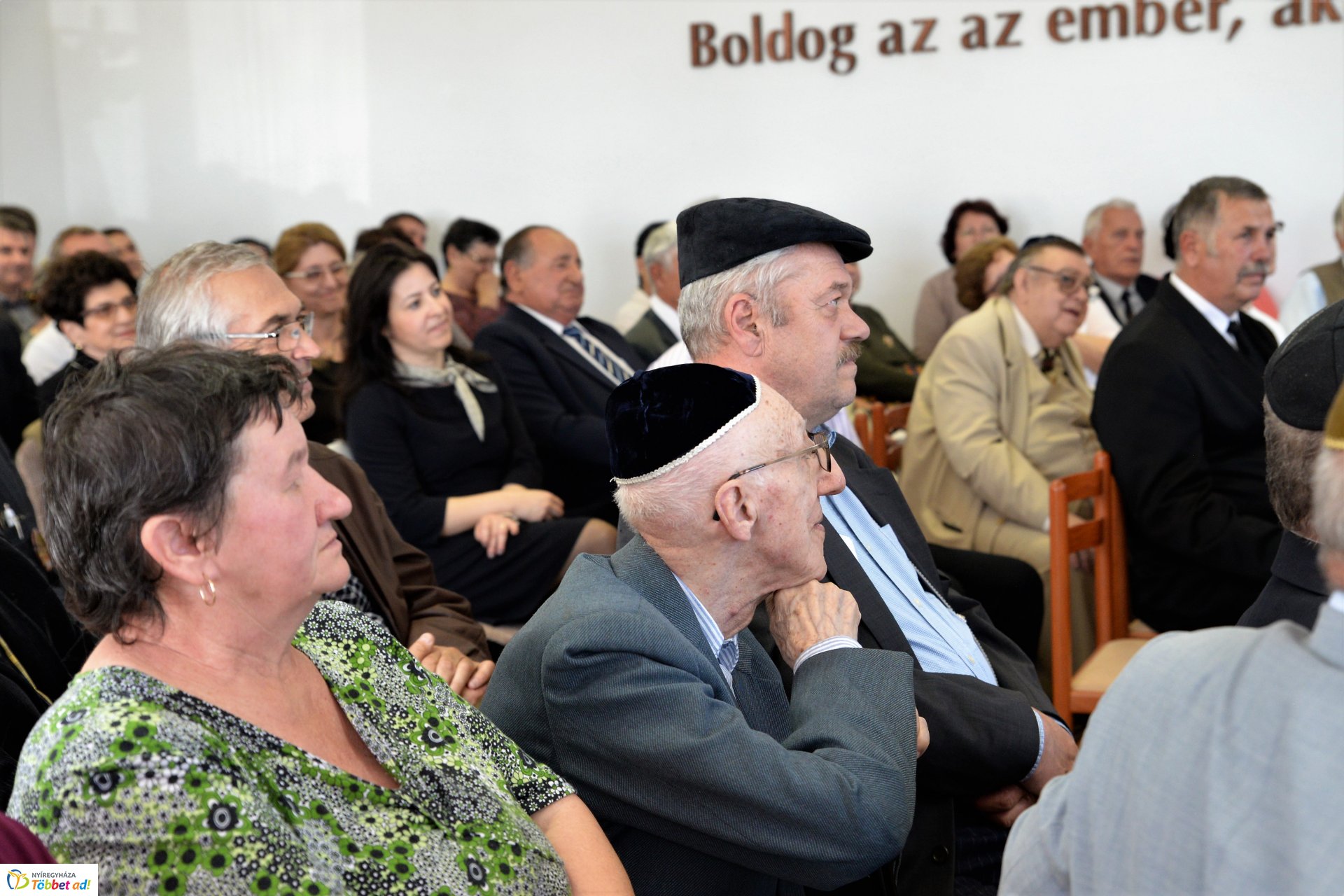 "Közös gyökereink és a megváltás fénye"