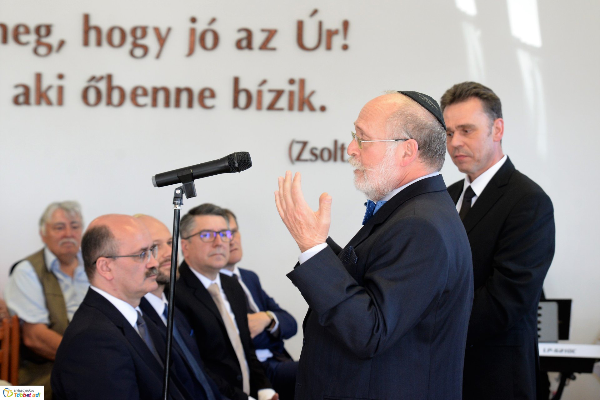 "Közös gyökereink és a megváltás fénye"