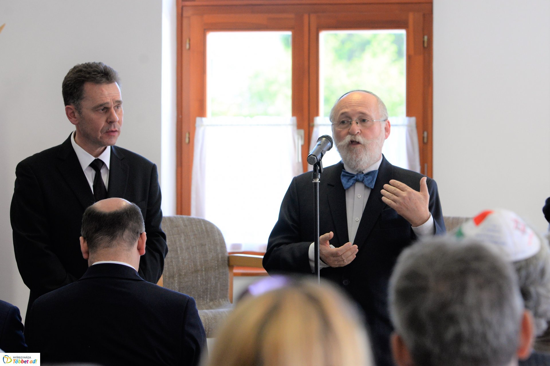 "Közös gyökereink és a megváltás fénye"